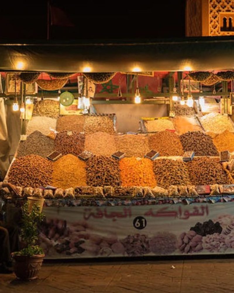 Les vendeurs de fruits secs ou de pâtisseries